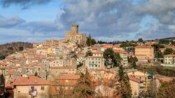 il borgo medievale di Arcidosso: siamo sul Monte Amiata in Toscana