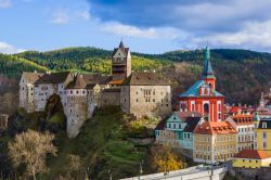 Il borgo medievale di Loket in Boemia