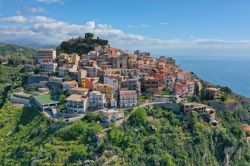 Il borgo pittoresco di Castelmola in Sicilia, si trova vicino a Taormina