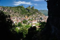 Il borgo storico  di Ulassai tra le montagne della Sardegna