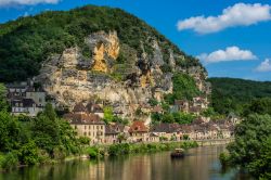 Il borgo sulla Dordogna di La Roque Gageac in Aquitania, Francia meridionale