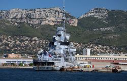 Il cacciatorpediniere antiaereo Cassard della Marina Francese al porto di Tolone, Francia - © Petr Kovalenkov / Shutterstock.com