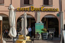 Il Caffè Don Camillo, un bar di Brescello ispirato ai racconti di Guareschi - © Karl Allen Lugmayer / Shutterstock.com