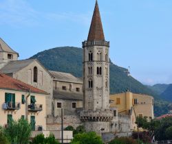 Il campanile della Basilica di San Biagio a Finalborgo