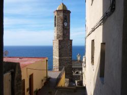 Il campanile della Cattedrale di Castelsardo, siamo nel centro storico del borgo marinaro della Sardegna