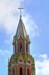 Il campanile della chiesa di San Lorenzo a Gazzola, provincia di Piacenza - © Mi.Ti. / Shutterstock.com