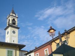 Il campanile della Chiesa di San Lorenzo Martire a Lazzate in Brianza, regione Lombardia - © Riccardo Pesce - CC BY 3.0, Wikipedia