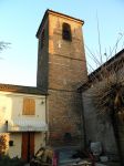 Il campanile della Chiesa di Santa Maria Assunta e Santa Lucia a Rovereto di Ostellato - © Threecharlie, CC BY-SA 4.0, Wikipedia