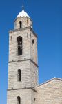 Il campanile della città di Propriano, Corsica: costruito in pietra grigia, sulla sommità si conclude con una torre ottagonale ricoperta da una cupola bianca - © Eugene Sergeev ...