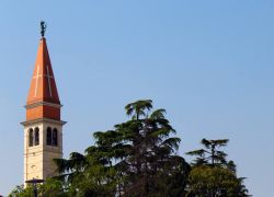 Il campanile della Parrocchiale di San Michele Arcangelo in centro a Silea, Veneto