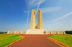 Il Canadian National Vimy Ridge and Battle Memorial di Vimy, Francia. E' dedicato alla memoria dei componenti della Canadian Expeditionary Force uccisi in Francia durante la Prima Guerra ...