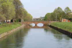Il Canale Cavour a Galliate in Piemonte: lungo il suo percorso si snoda una pista ciclabile che collega Milano con Torino