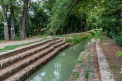 Il Canale dei Molini a Lugo e i gradini dello storico Ponte delle Lavandaie - © Vivida Photo PC / Shutterstock.com