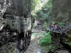 Il Canyon Rio Sass in Trentino, a nord di Ronzone in Val di Non, Trentino - © Llorenzi - CC BY-SA 4.0 - Wikipedia