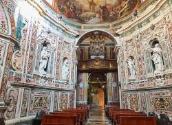 Il cappellone di San Cataldo nell'omonima cattedrale a Taranto, Puglia. E' riccamente decorato da affreschi e sculture sia sulle pareti che sul soffitto - © Alvaro German Vilela ...