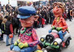 Il Carnevale di San Grugnone la sfilata dei carri a Conselice, provincia di Ravenna
