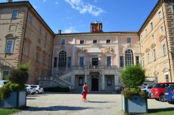 Il Castello barocco di Govone nel Monferrato in Piemonte