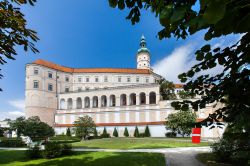 Il Castello barocco di Mikulov, una delle fortezze più belle della Moravia, in Repubblica Ceca