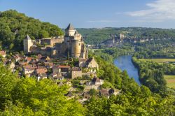 Il panorama mozzafiato del Chateau de Castelnaud, si trova a  Castelnaud-la-Chapelle in Aquitania