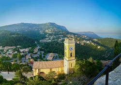 Il castello Chevre D'or a Eze-sur-Mer, Costa Azzurra (Francia). Questa suggestiva fortezza medievale sovrasta il villaggio di Eze è oggi un lussuoso albergo a 5 stelle.
