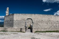 Il castello dove soggiornò il Marchese die Sade a Lacoste in Francia