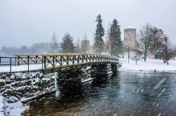 Il castello di  Olavinlinna a Savonlinna durante una tempesta di neve, Finlandia. Il maniero venne fatto costruire nel 1475 da Erik Axelsson Tott.
