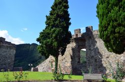 Il Castello di Ameglia in provincia di La Spezia in Liguria - © Davide Papalini, CC BY-SA 3.0, Wikipedia