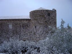 Il Castello di Apricena dopo una nevicata invernale (Puglia)
