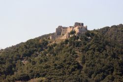 Il Castello di Arechi al tramonto: domina la città di Salerno in Campania