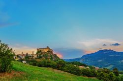 Il Castello di Bardi domina il territorio della Val Ceno, in provincia di Parma.