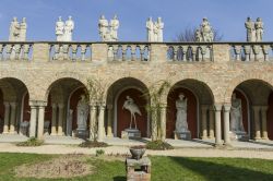 Il castello di Bory a Szekesfehervar, Ungheria. Questo imponente edificio, che mescola armoniosamente diversi stili architettonici, è stato realizzato da un architetto e scultore locale, ...