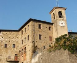 Il castello di Capriolo nel territorio di Franciacorta, provincia di Brescia, Lombardia. Risale al IX°-X° secolo e nella sua semplicità racconta le incredibili vicende storiche ...