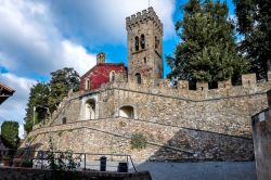 Il Castello di Castagneto Carducci in Toscana: non è visitabile in quanto struttura privata - ©- © robertonencini /shutterstock