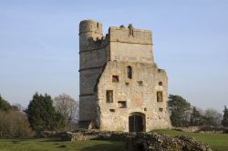 Il castello di Donnington, sulla Lambourn Valley, si trova appena a nord di Newbury