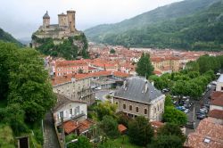 Il castello di foix domina la citta - © Lenar Musin / shutterstock.com