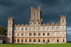 Il Castello di Highclere a Newbury luogo di ripresa della serie TV di  Downton Abbey - © Dutourdumonde Photography / Shutterstock.com