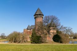 Il castello di Krefeld, Germania. Situato nella parte occidentale della Germania Nord Reno Westfalia, ospita al suo interno un interessante museo con reperti di archeologia. Nel castello ...