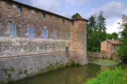 Il Castello di Lisignano, si trova in una delle frazioni di Gazzola in Emilia-Romagna - © Mi.Ti. / Shutterstock.com