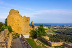 Il castello di Palafolls nei pressi di Blanes, Costa Brava, Spagna. La vista che si può ammirare dalla cima della fortezza è impagabile.




