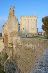 Il castello di Pons, Francia, uno dei monumenti più visitati dai turisti.
