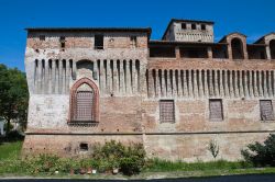 Il Castello di Roccabianca è una delle fortezze più spettacolari della Pianurra Padana emiliana, in provincia di Parma, in Emilia-Romagna