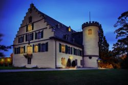 Il castello di Rosenau nei pressi di Coburgo, Germania, fotografato di notte. Trasformato in casa di campagna ducale, questo castello si trova fra le città di Coburgo e di Rodental, nell'antico ...