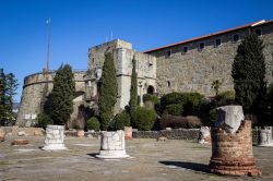 Il castello di San Giusto e il Foro Romano di Trieste, Friuli Venezia Giulia.
