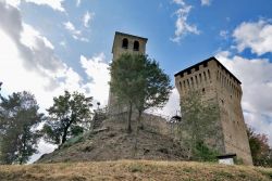 Il Castello di Sarzano vicino a Casina di Reggio Emilia - © TinoFotografie / Shutterstock.com