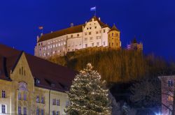 Il castello di Trausnitz by night a Landshut, Germania. Fra i personaggi famosi che si fermarono in questa dimora vi fu anche l'imperatore Federico II°.
