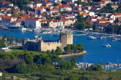 Il castello di Trogir fotografato dall'alto, Croazia.

