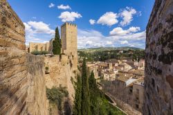 Il castello e la città di Tortosa vicino a Tarragona in Catalogna