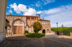 Il Castello Marchesi a Sale San Giovanni in Piemonte - © Edgar Machado / Shutterstock.com