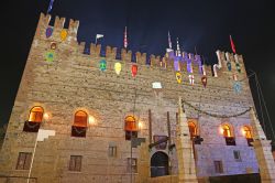 Il castello medievale di Marostica illuminato di notte, Veneto - © ChiccoDodiFC / Shutterstock.com