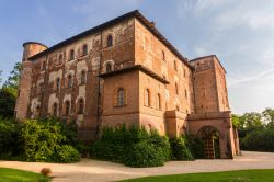 Il Castello medievale di Pralormo si trova vicino a Torino, in Piemonte.